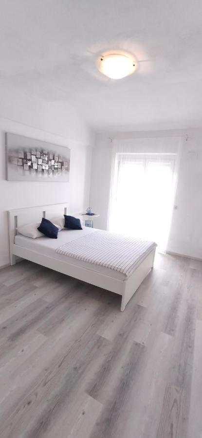 Vila Sentio Mare-Apartments Livaic Zeljko Pirovac Extérieur photo