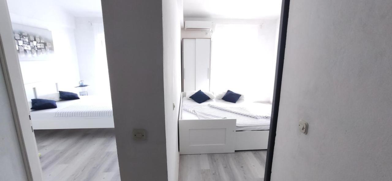 Vila Sentio Mare-Apartments Livaic Zeljko Pirovac Extérieur photo