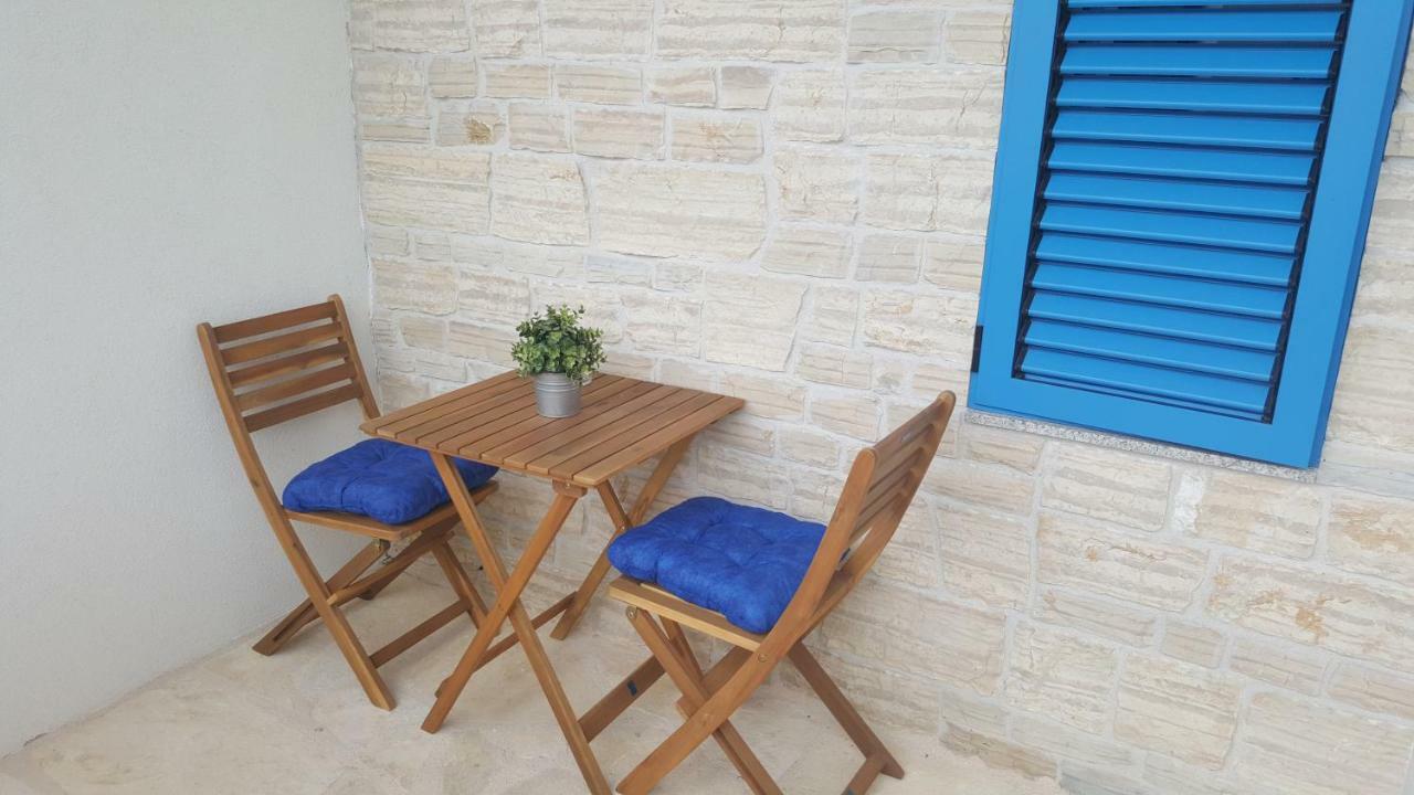Vila Sentio Mare-Apartments Livaic Zeljko Pirovac Extérieur photo